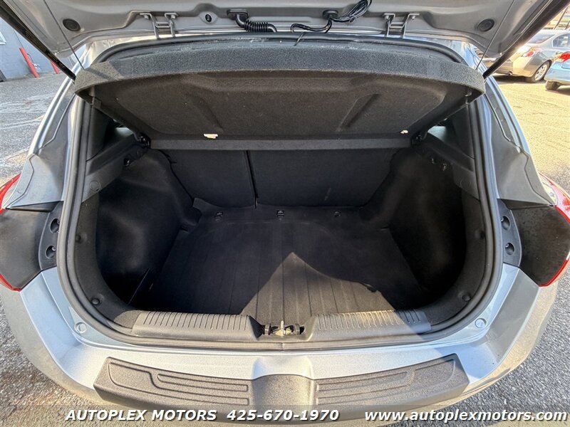 Used 2016 Hyundai Elantra GT FWD image 18