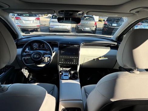 Used 2024 Hyundai Tucson Limited image 16