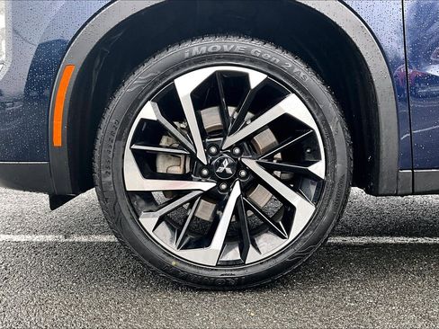 Used 2024 Mitsubishi Outlander SE image 9
