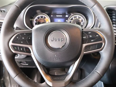 Used 2022 Jeep Cherokee Latitude Lux AWD/4WD image 3