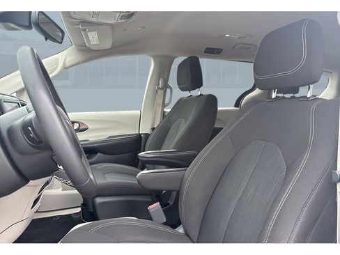 Used 2023 Chrysler Voyager LX FWD image 11