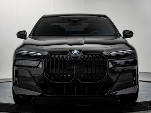 Used 2025 BMW i7 xDrive60 w/ Executive Package AWD/4WD image 30