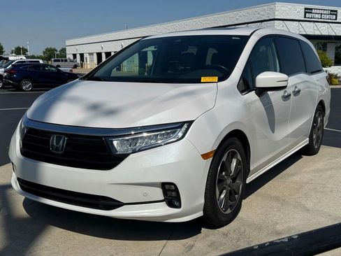 Used 2023 Honda Odyssey Elite image 3