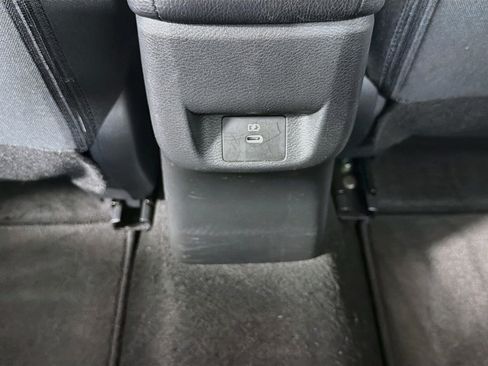 Used 2025 Nissan Versa SV FWD image 27
