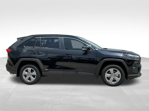 Used 2025 Toyota RAV4 XLE AWD/4WD image 12