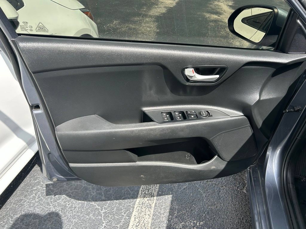 Used 2020 Kia Rio S FWD image 17