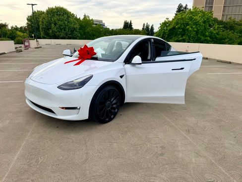 Used 2022 Tesla Model Y Performance AWD/4WD image 30