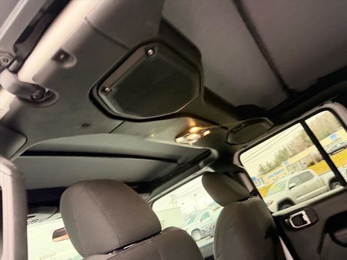 Used 2023 Jeep Gladiator Sport image 14