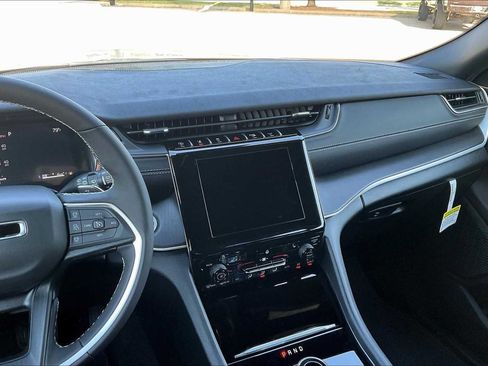 New 2025 Jeep Grand Cherokee Altitude AWD/4WD image 6