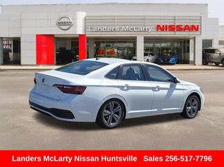 Used 2024 Volkswagen Jetta SE w/ Panoramic Sunroof Package FWD video 3