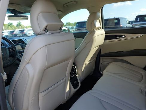 Used 2019 Lincoln Nautilus Select image 10