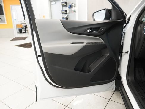 Used 2023 Chevrolet Equinox LS w/ LS Convenience Package image 5