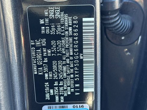 Certified 2024 Kia Telluride SX Prestige w/ Towing Package image 35