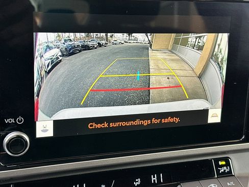 Used 2025 Toyota Camry SE image 19