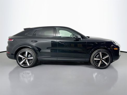 Certified 2025 Porsche Cayenne image 8