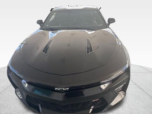Used 2018 Chevrolet Camaro SS RWD image 3