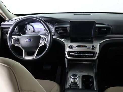 Used 2022 Ford Explorer XLT image 33