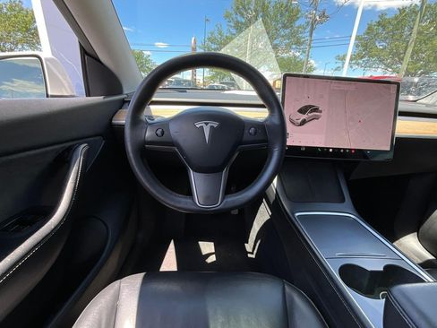 Used 2022 Tesla Model Y Long Range AWD/4WD image 8