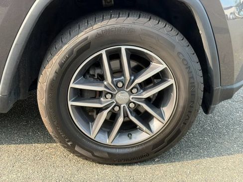 Used 2017 Jeep Grand Cherokee Limited AWD/4WD image 9