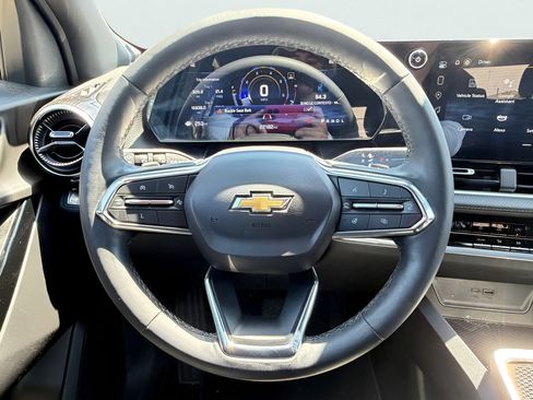 Used 2025 Chevrolet Equinox LT w/ Safety and Technology Package FWD image 25