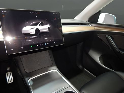 Used 2023 Tesla Model Y Long Range AWD/4WD image 19