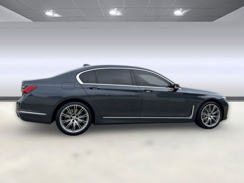 Used 2020 BMW 740i w/ Premium Package RWD image 8