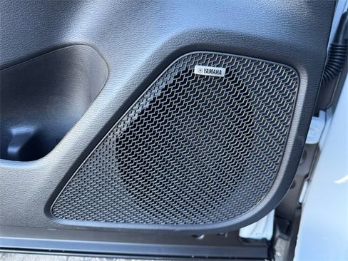 New 2025 Mitsubishi Outlander SE image 13