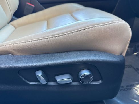 Used 2025 Cadillac XT4 Premium Luxury FWD image 21