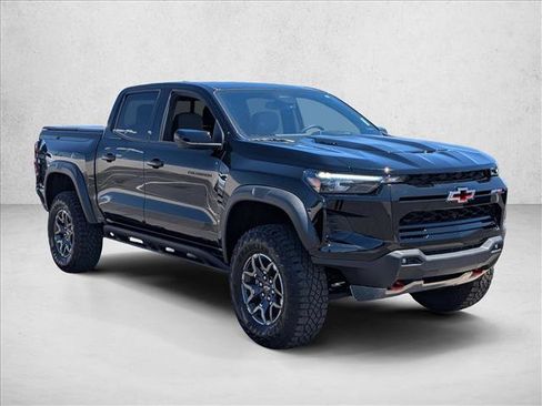 Used 2026 Chevrolet Colorado ZR2 w/ Technology Package AWD/4WD image 3