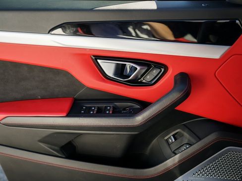 Used 2021 Lamborghini Urus image 35