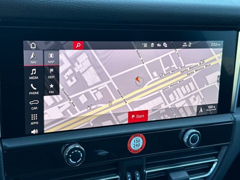 New 2026 Porsche Macan image 22