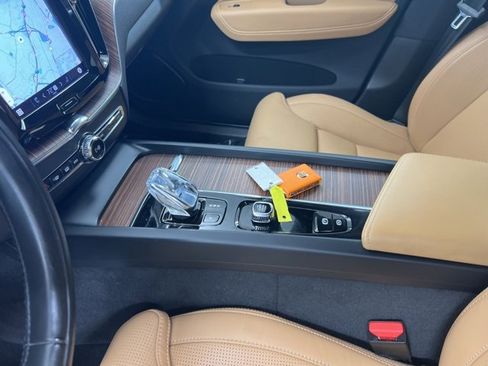 Used 2022 Volvo XC60 B5 Inscription w/ Climate Package image 16