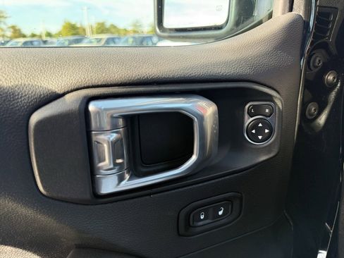 Used 2021 Jeep Wrangler Unlimited Rubicon w/ Cold Weather Group image 13