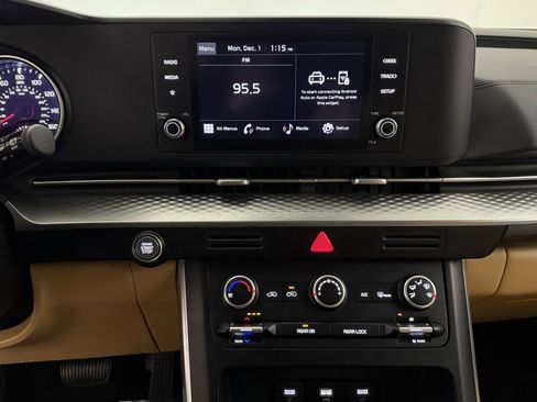 Used 2024 Kia Carnival LX image 20