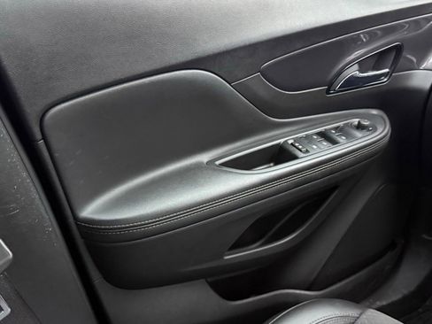 Used 2021 Buick Encore Preferred image 27