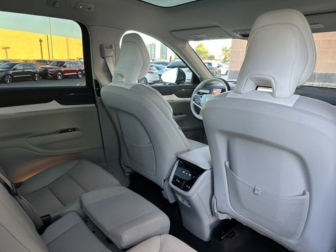 Used 2025 Volvo EX90 Plus image 36