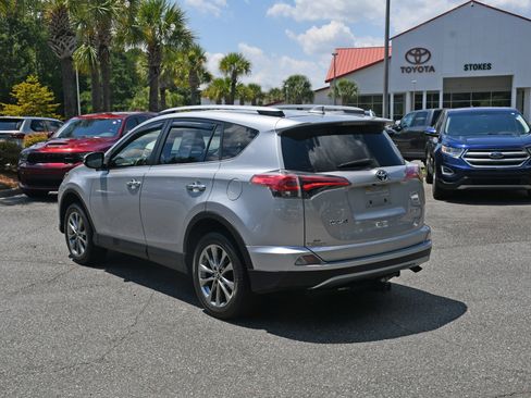 Used 2018 Toyota RAV4 Limited FWD image 3