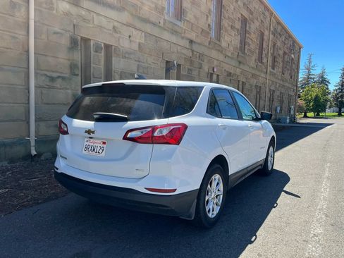 Used 2020 Chevrolet Equinox LS w/ LS Convenience Package AWD/4WD image 5