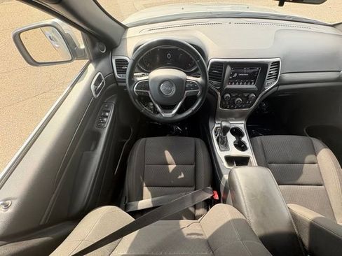 Used 2020 Jeep Grand Cherokee Laredo w/ Security & Convenience Group AWD/4WD image 23