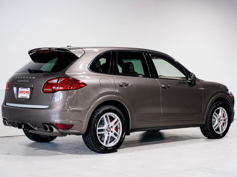 Used 2013 Porsche Cayenne Turbo AWD/4WD image 3