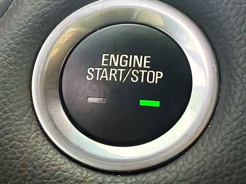 Used 2021 Chevrolet Traverse RS image 36