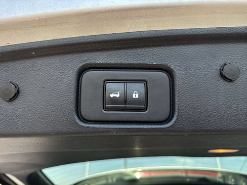 Used 2025 Nissan Pathfinder SL FWD image 27