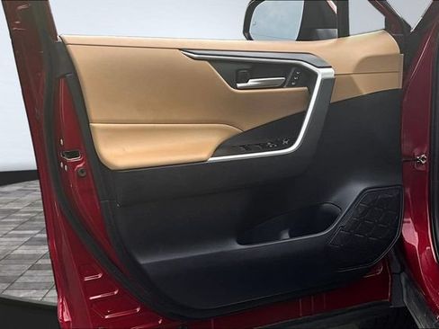 Used 2019 Toyota RAV4 XLE Premium w/ Cold Weather Package FWD image 20