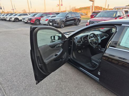 Used 2024 Chevrolet Malibu LT image 9