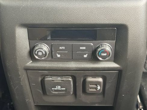 Used 2023 Chevrolet Traverse Premier FWD image 16