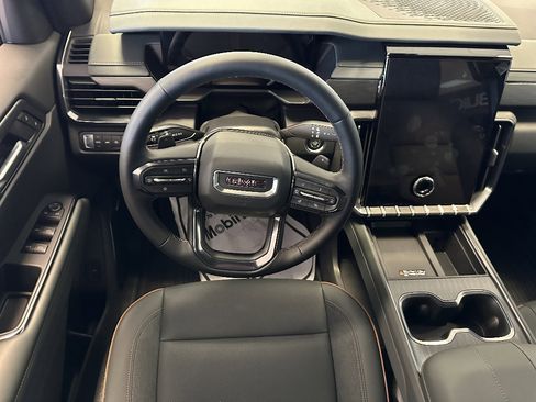 New 2026 GMC Acadia AT4 w/ LPO, Floor Liner Package AWD/4WD image 9