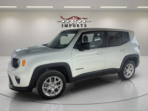 Used 2023 Jeep Renegade Latitude AWD/4WD image 2