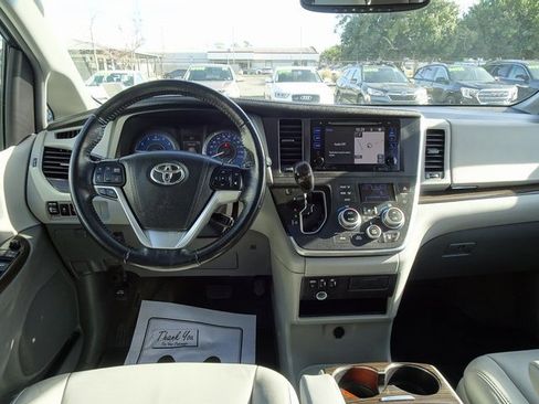 Used 2016 Toyota Sienna XLE image 20
