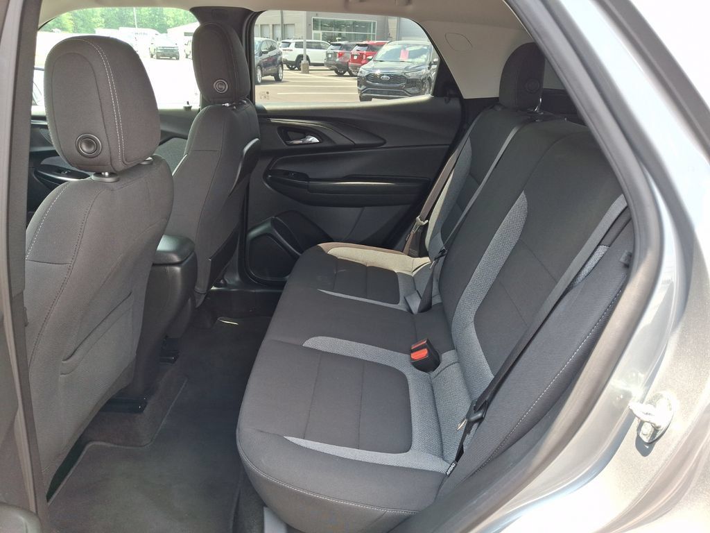 Used 2023 Chevrolet TrailBlazer LT FWD image 17