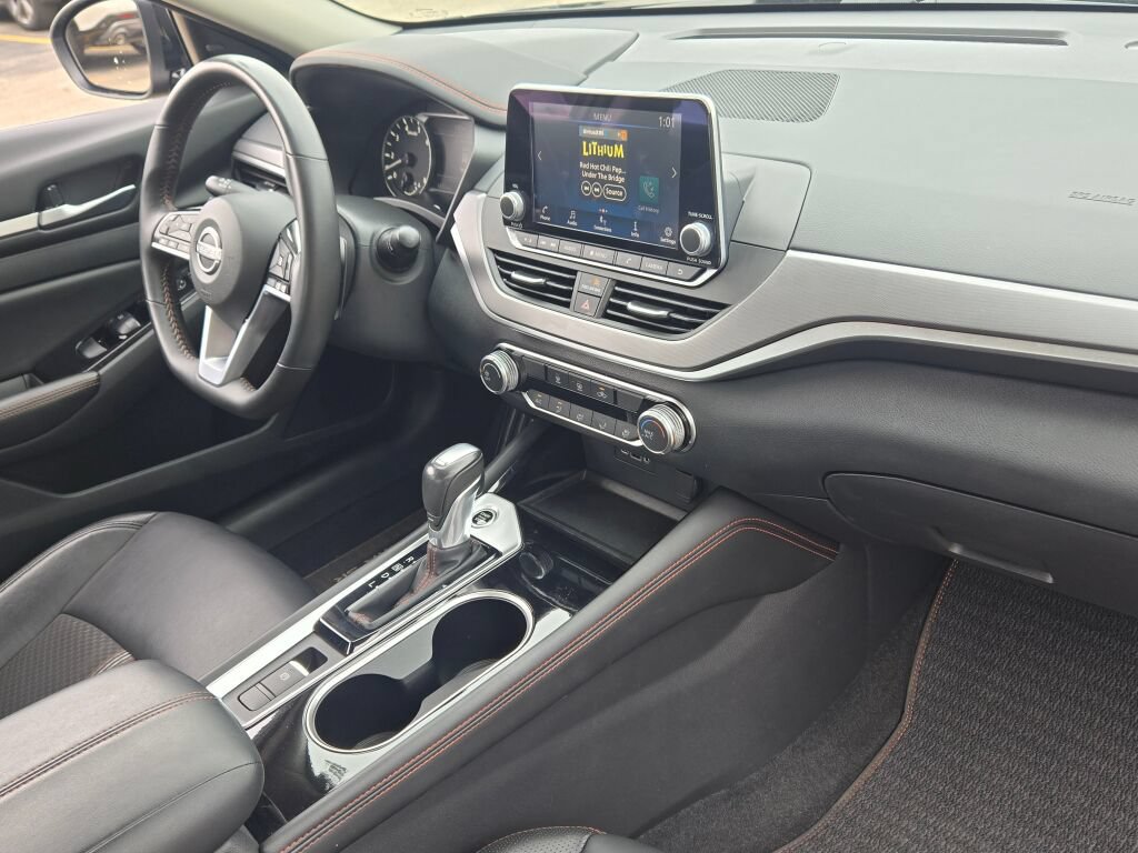 Used 2025 Nissan Altima 2.5 SR AWD/4WD image 8